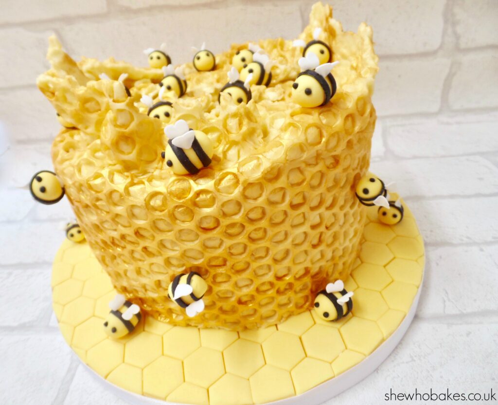 PRECUT Bumble Bee Cupcake Toppers, Bees Edible Cake Topper, Edible Bee Cake  Decorations, Bee Party Decorations, Summer Cake Decoration, Insects Cake