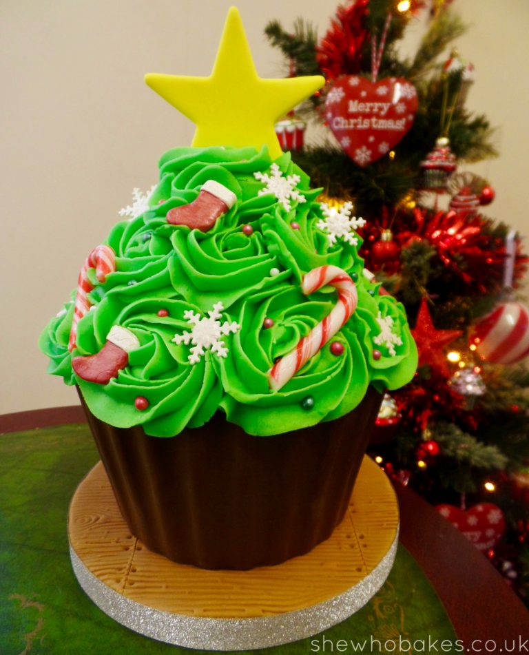 How To Make A Giant Cupcake Christmas Tree She Who Bakes